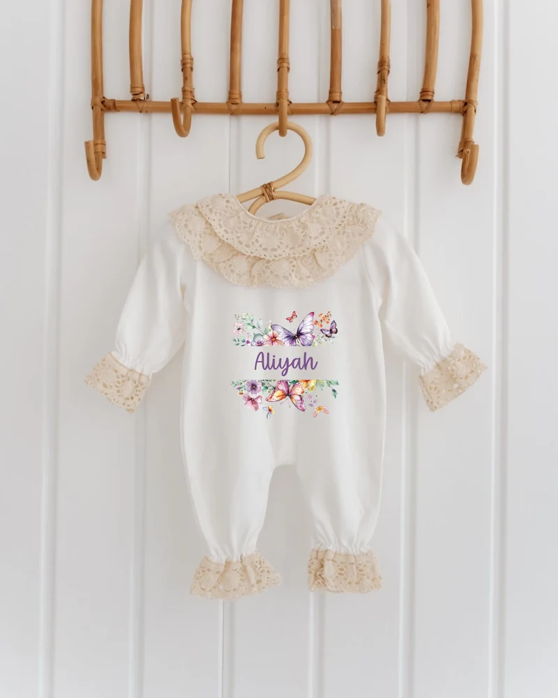 Bloemen en vlinders - Kanten Babypakje met Naam