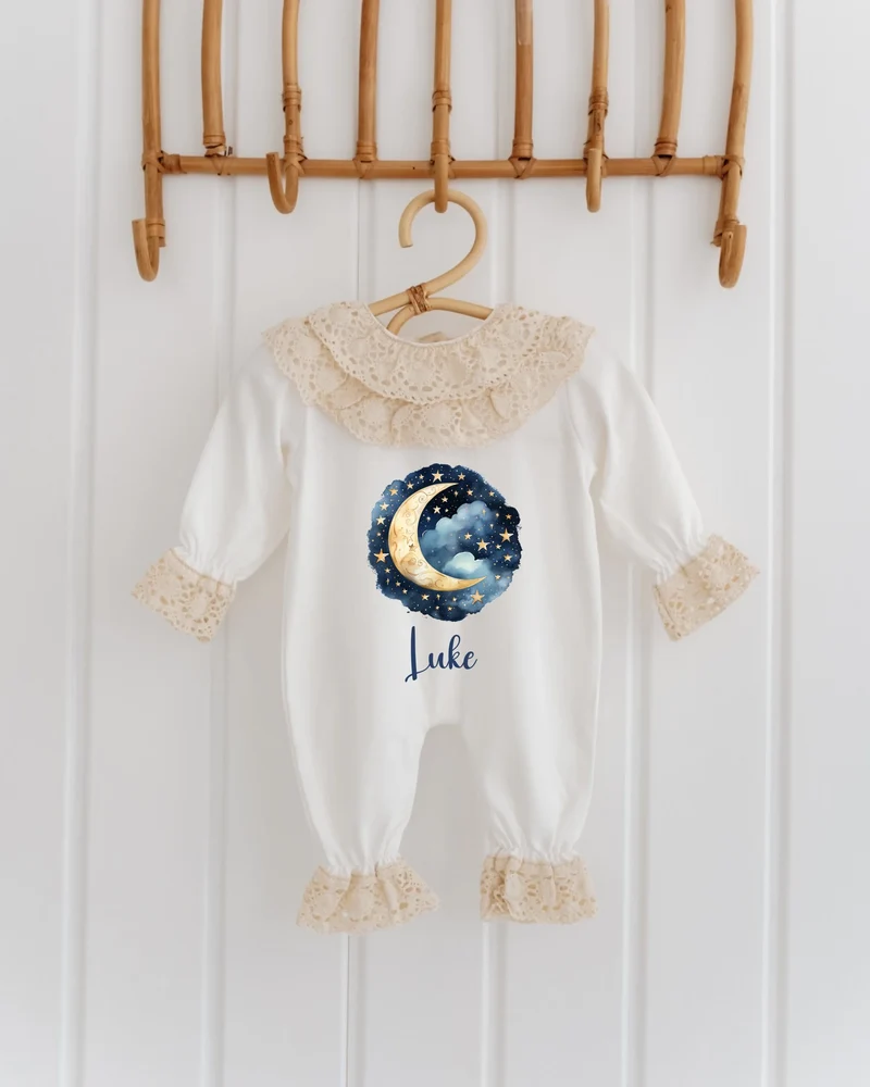 Maan en sterren - Kanten Babypakje met Naam