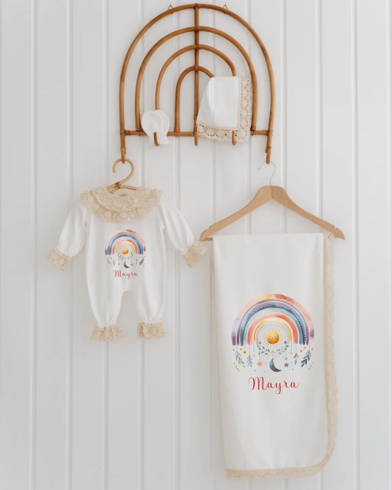 Kleurrijke regenboog - Newborn Kleding Meisje – 4-delige Set met Kantdetails