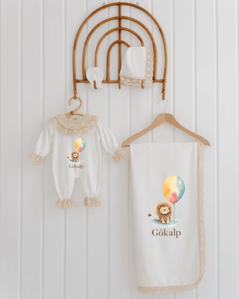 Dieren met ballonnen - Kraamcadeau Meisje – 4-delige Newborn Set met Fijne Kant