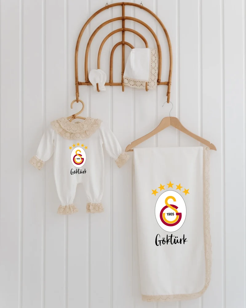 GS-BJK-FB-TS - Exclusieve Geboortepakjes voor Meisjes – Newborn Setje met Kant (4-delige)