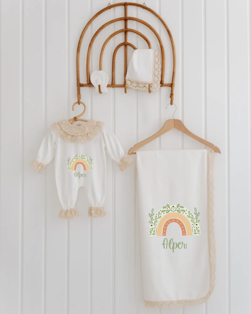 Boheems regenboog - Babykleding voor Meisjes - Luxe Geboortepakje met Kant
