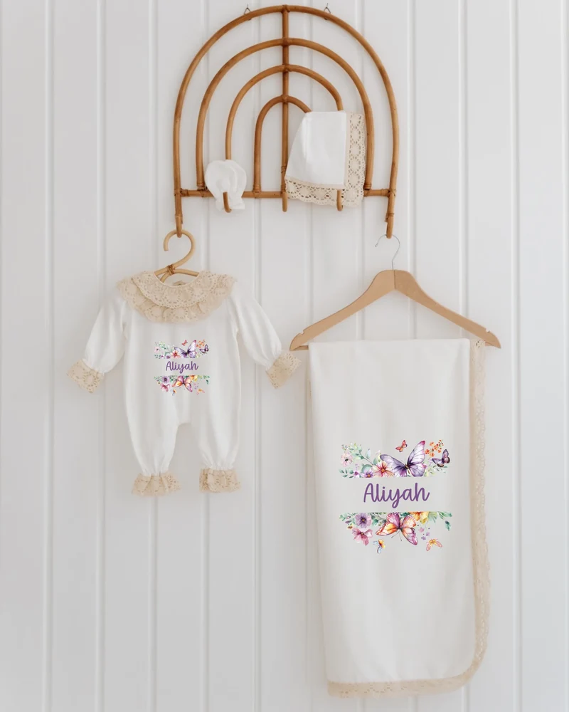 Bloemen en vlinders - Meisjes Newborn Kleding - 4-delige Geboorteset met Kant