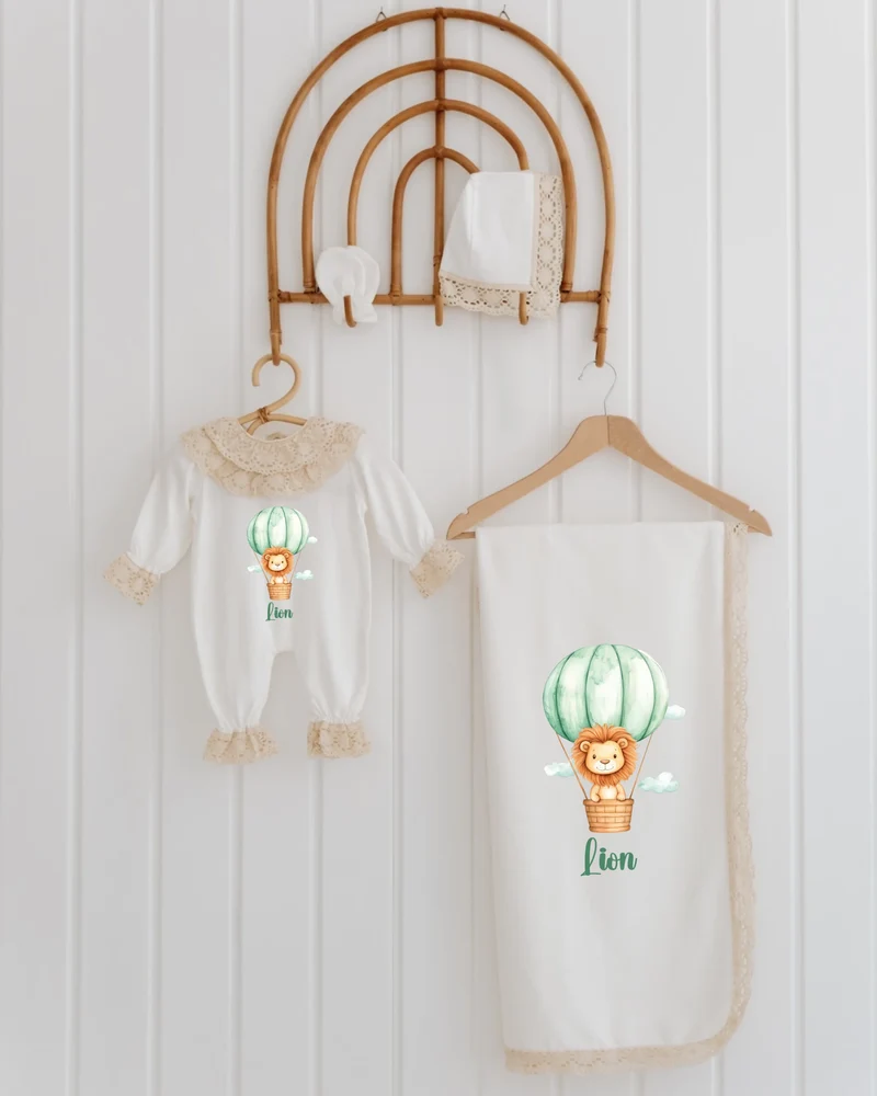 Leeuwen - Babypakje Meisje - Setje van 4 met Kant en Mutsje