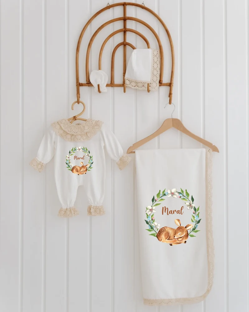 Bloemenkrans Hertje - Kraamcadeau Meisje – 4-delige Newborn Set met Fijne Kant