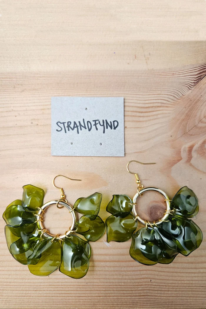 Strandfynd KARIN - Buteljgrön krok