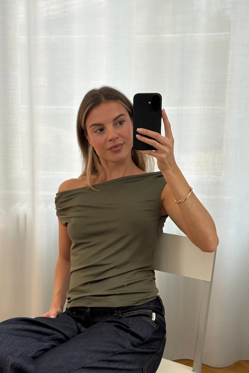 Modström - Himamd Off-Shoulder Top 57928 - 2201 - Army Dust