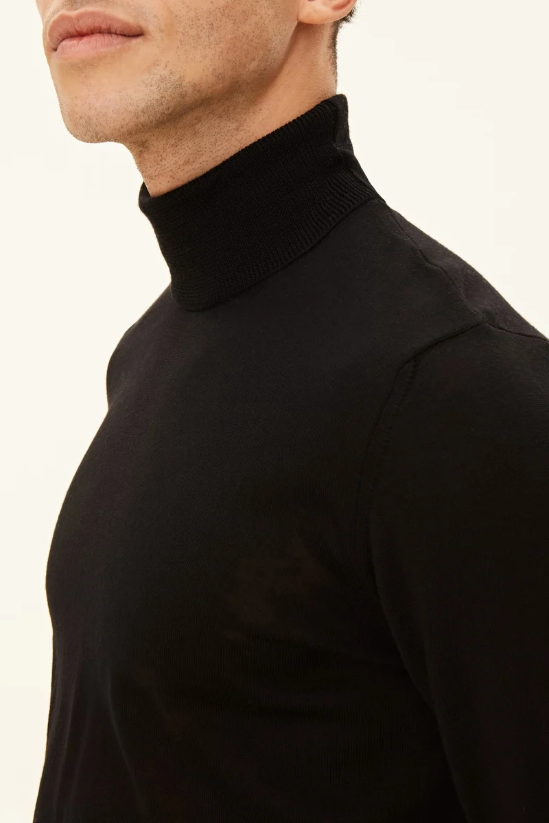 OSCAR JACOBSON Marcel Merino Roller Neck - Black