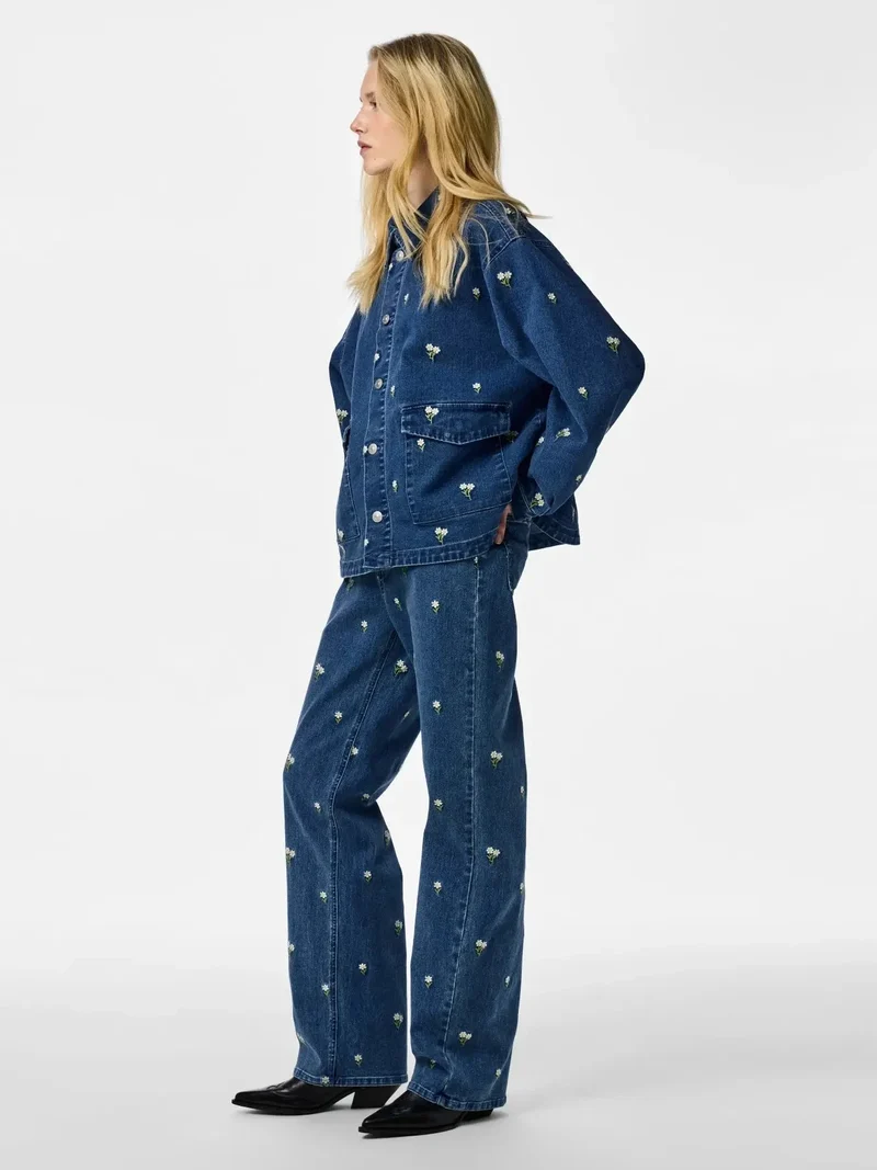 Pieces - Pcflora Straight Emb Jeans - 5068184 Medium Blue Denim White Flower Embroidery