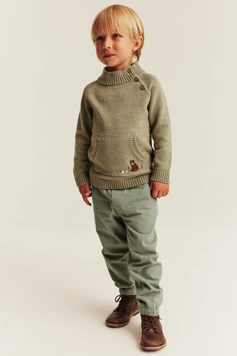 Kids green trousers with embroidery