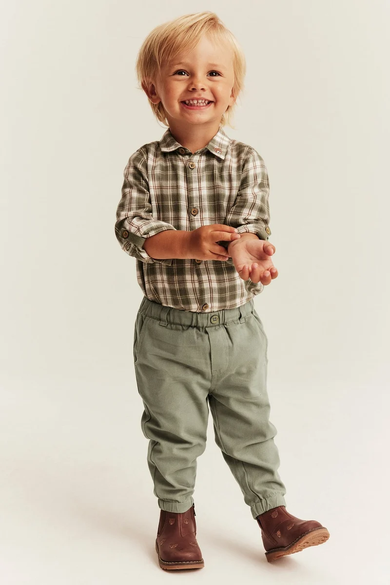 Baby green trousers with embroidery