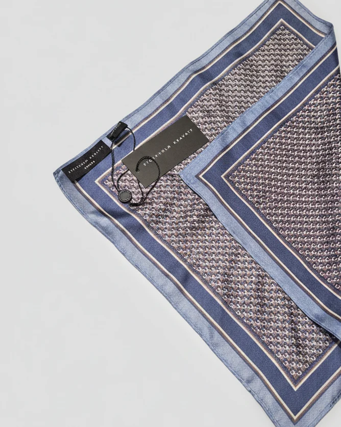 STHLM KRAVATT Handkerchief Silk Micro Pattern - Blue/Brown