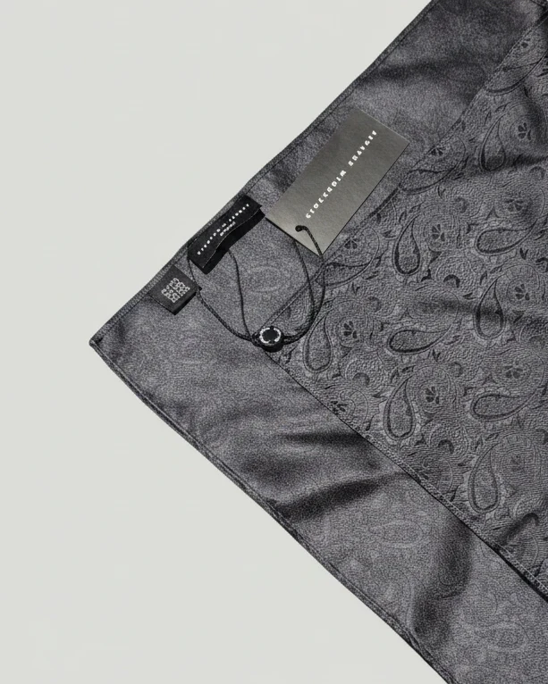 STHLM KRAVATT Handkerchief Silk Pailsey - Black