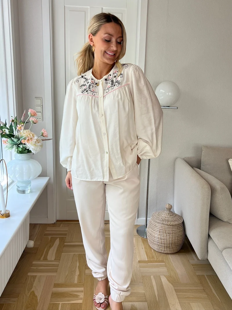 Dear Molly - Flower Shirt - Cream