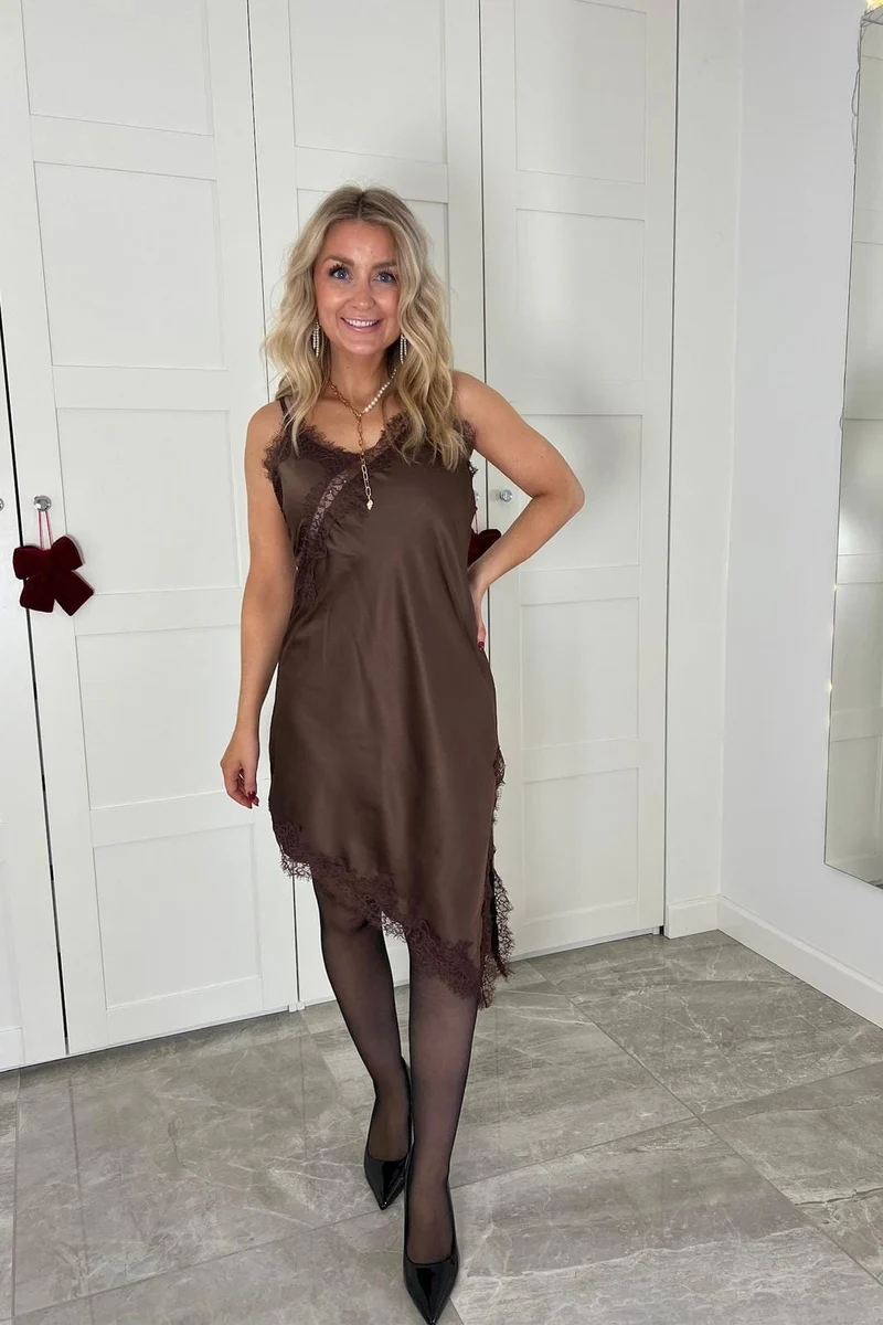Dear Molly - Lace Midi Dress - Brown