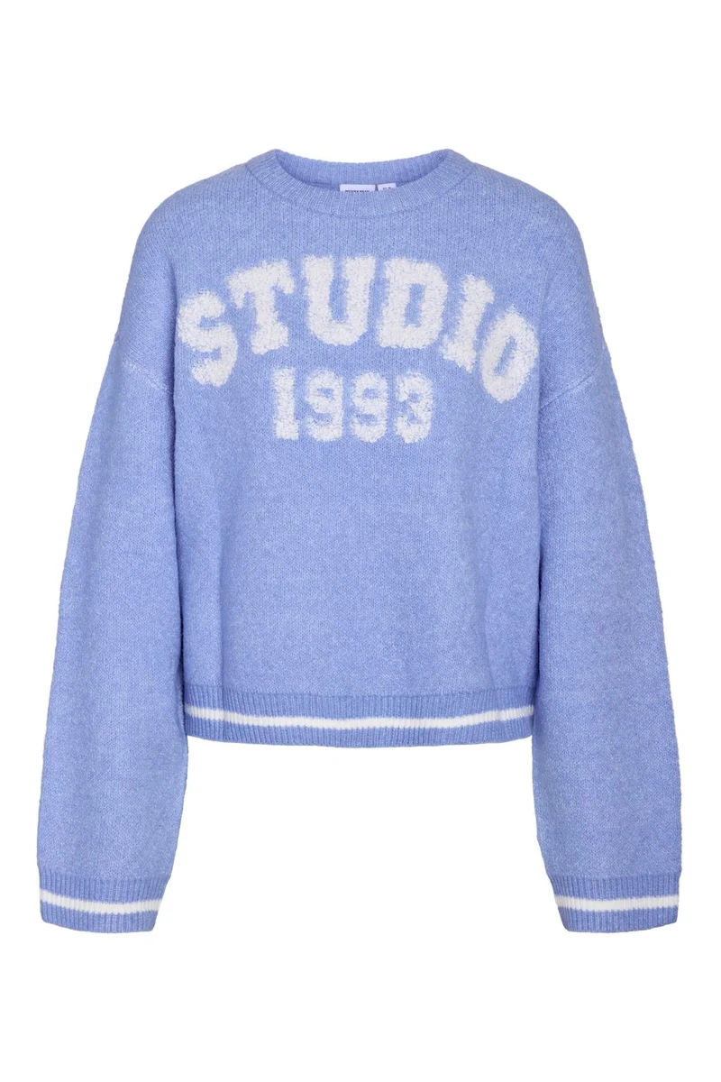 Noisy May - Nmamari L/S O-Neck Varsity Knit - 5077069 Hydrangea Text In Cloud Dancer
