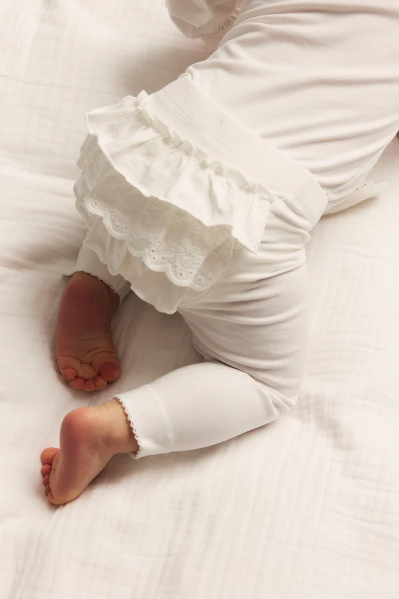 Baby white leggings with ruffles