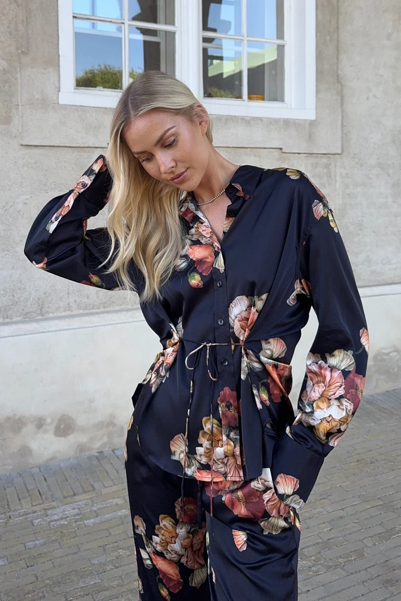 Karmamia - Edie Shirt 2204 - Poppy Bouquet