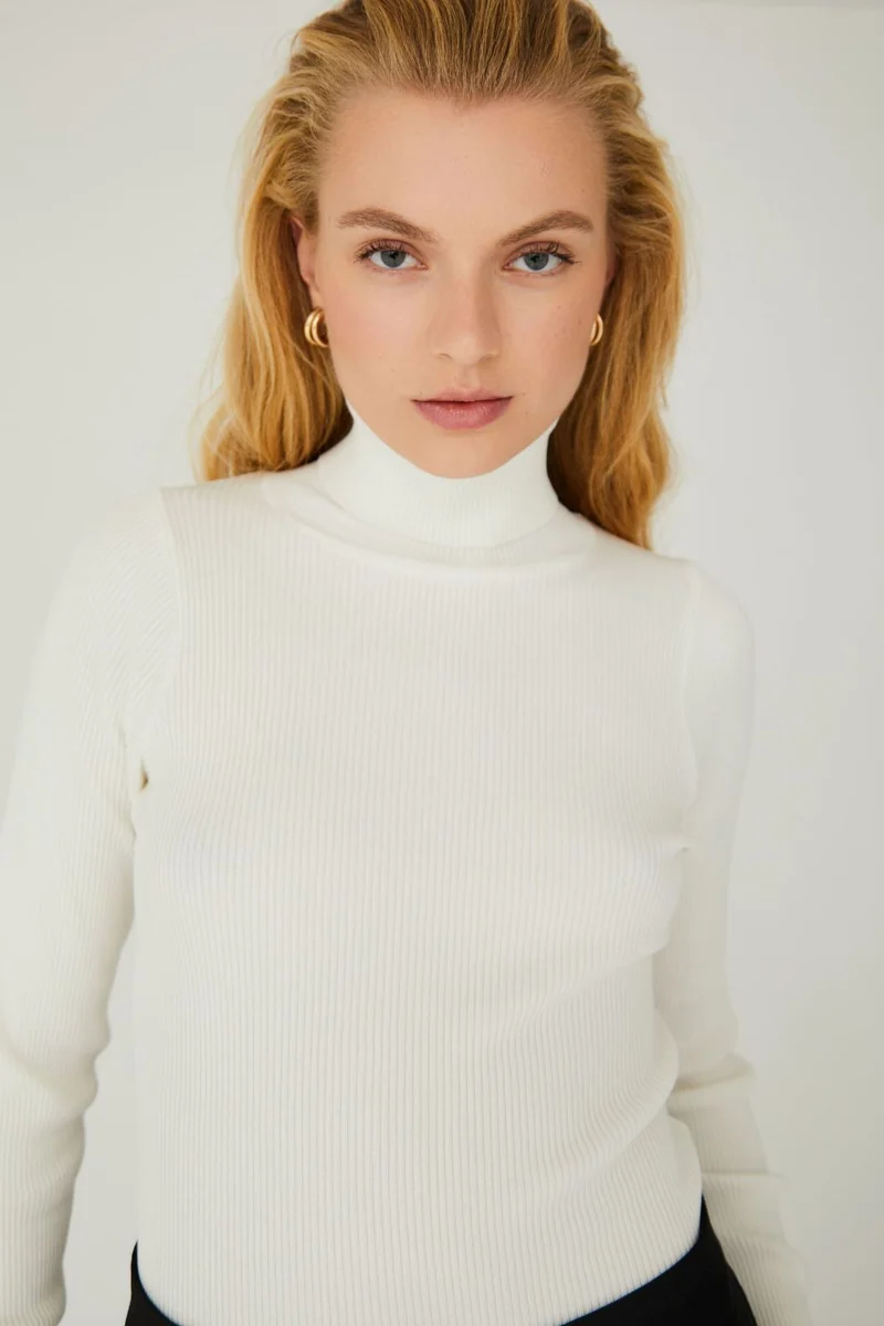 A-View - Rib Rollneck Blouse - 005 Off White
