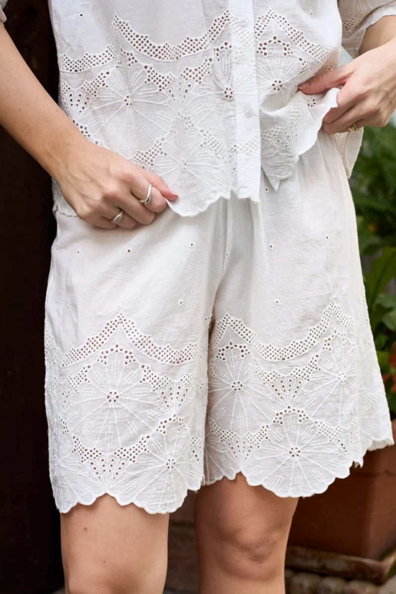 Black Colour - Bcagneta Lace Shorts 41136 - Off White