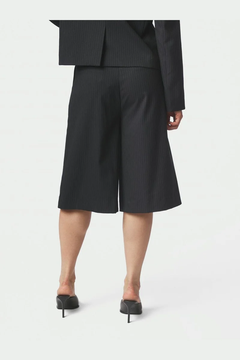 Neo Noir - Rima Slim Pinstripe Shorts 169531 - 702 - Dark Navy