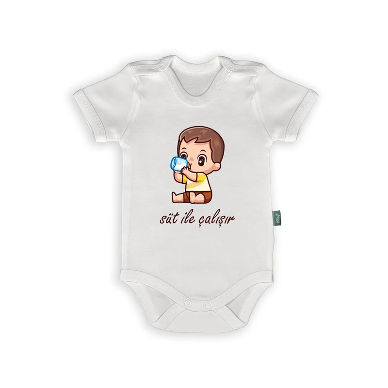 Rompertje met Tekst – “Süt ile Çalışır” Grappige Babyromper met Fles Illustratie – Humoristisch Cadeau voor Ouders