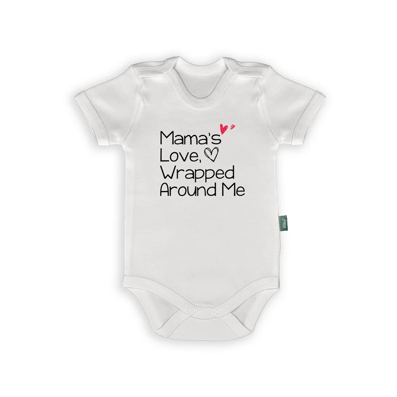 Mama’s Love Design – Schattige Romper met Tekst “Wrapped Around Me” voor Mama en Baby
