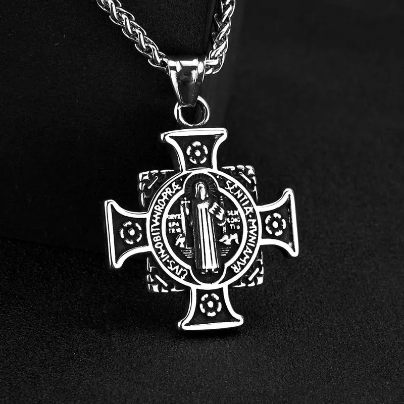 Herrhalsband med punkmotiv och korsmedaljhänge
