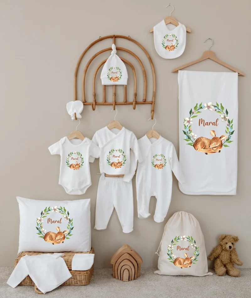 Bloemenkrans Hertje – Gepersonaliseerde 12-delige Babykleding Cadeauset met Naam
