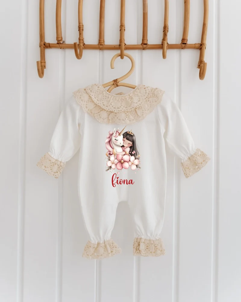 Eenhoorn- en sprookjesmeisjes - Kanten Babypakje met Naam