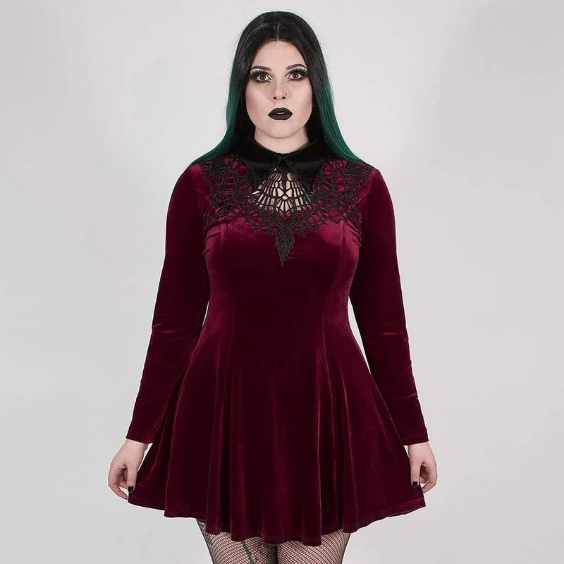 Klänning i plusstorlek Gothic Scarlet och svart kort krage