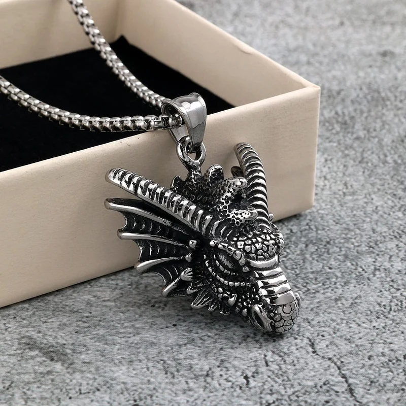 Herrhalsband med punkmotiv och antik drakehuvud