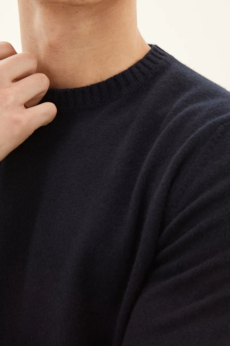 OSCAR JACOBSON Valter Cashmere Roundneck - Dark Blue