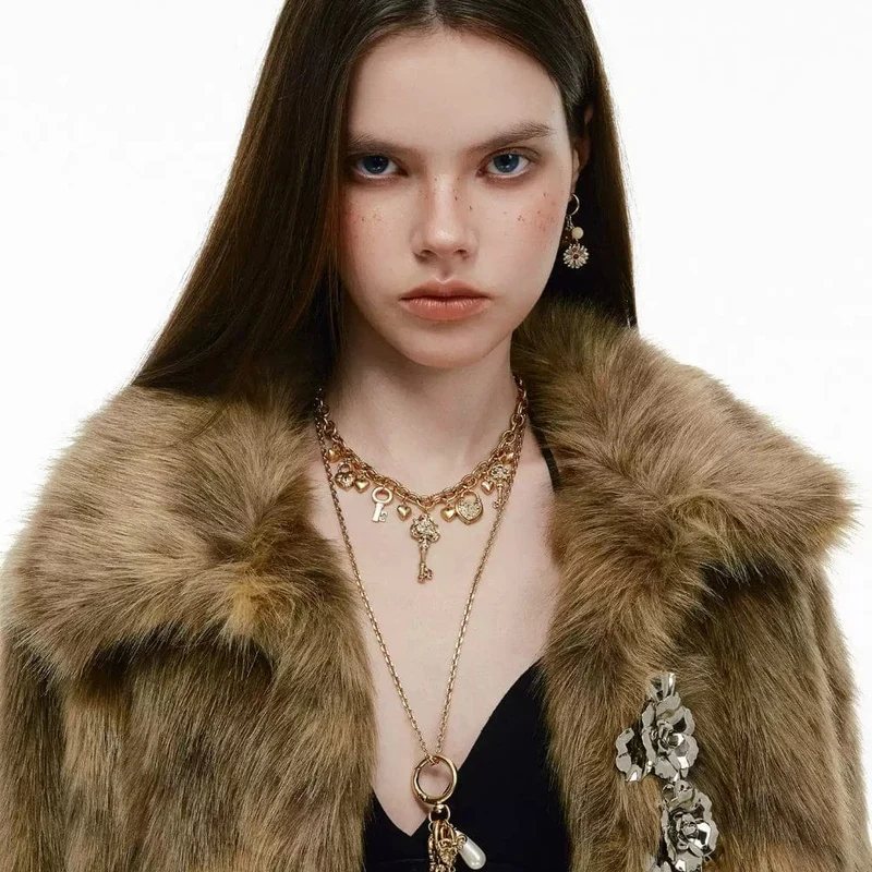 Halsband med grunge-motiv och hjärtformad nyckelring för kvinnor
