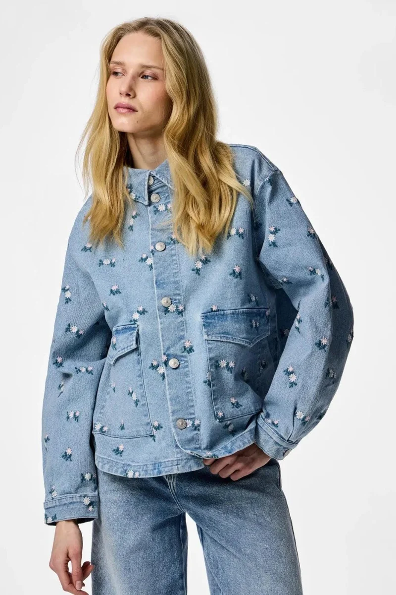 Pieces - Pcflora Ls Denim Emb Shirt - 5068169 Light Blue Denim Pink Flower Embroidery
