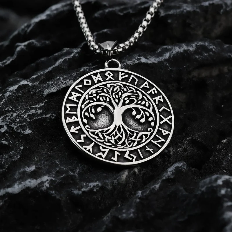 Herrhalsband med punk-vikingrunor och keltiskt livsträd
