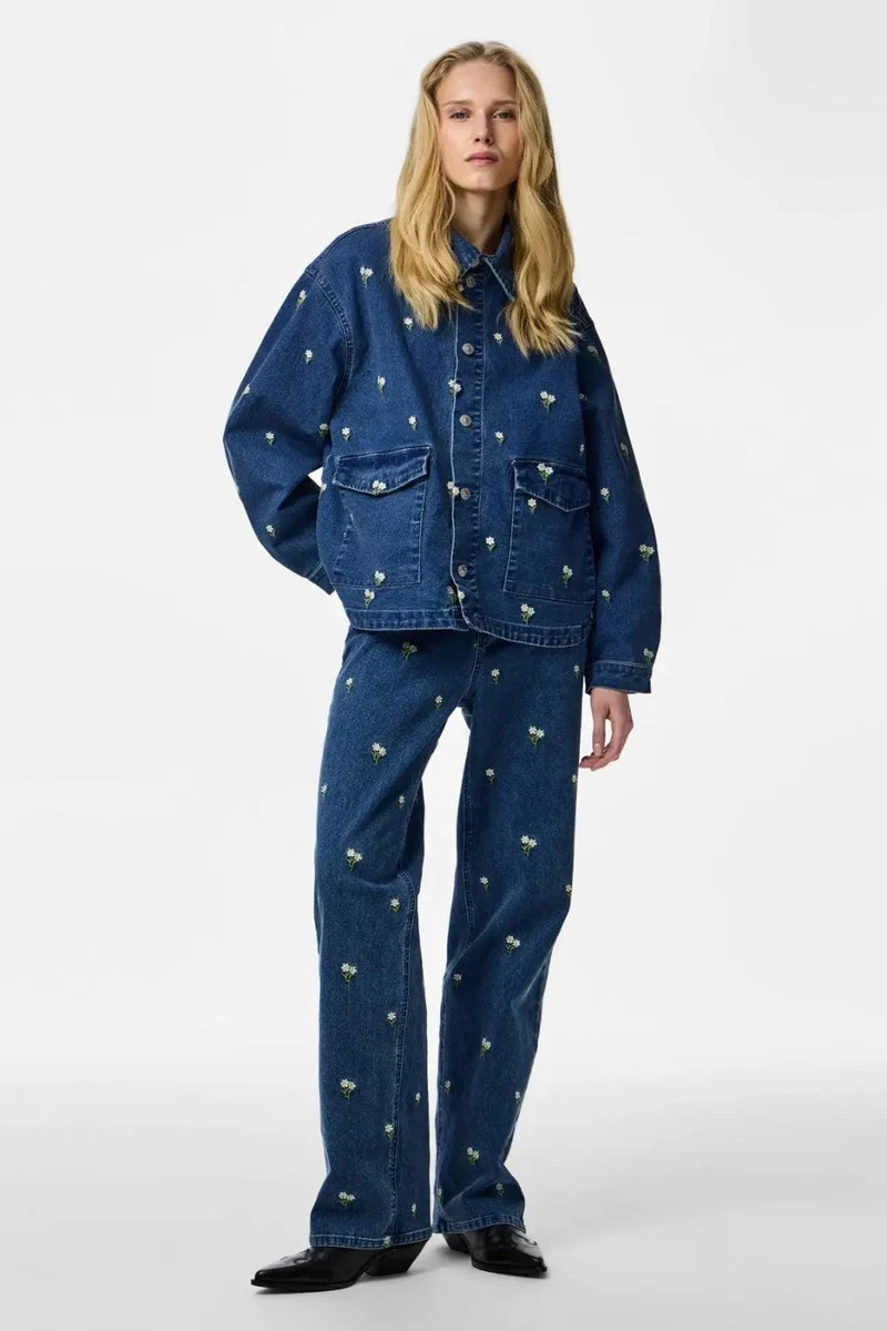 Pieces - Pcflora Ls Denim Emb Shirt - 5068168 Medium Blue Denim White Flower Embroidery