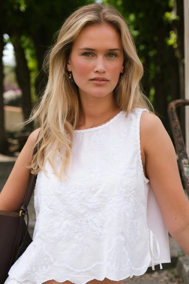 Neo Noir - Kaelin Embroidery Top 169113 - 120 - White
