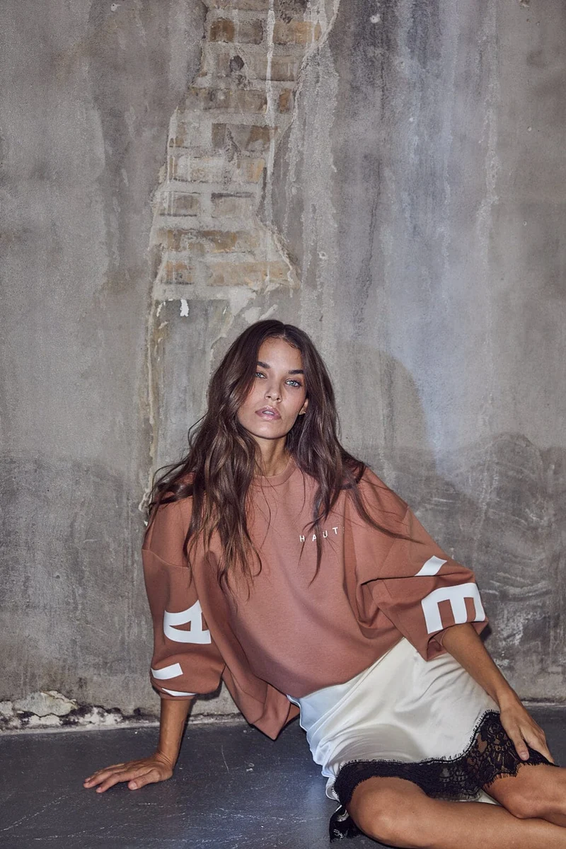 Haute L'Amitié - Maxi Split Logo Sweat HL10413 - Camel