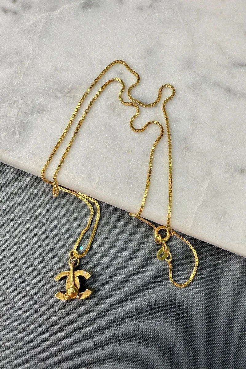 Preloved Vintageline x Molly&My - Vintage Chanel CC Vedhæng 2 - 24k Forgyldtbelagt Metal