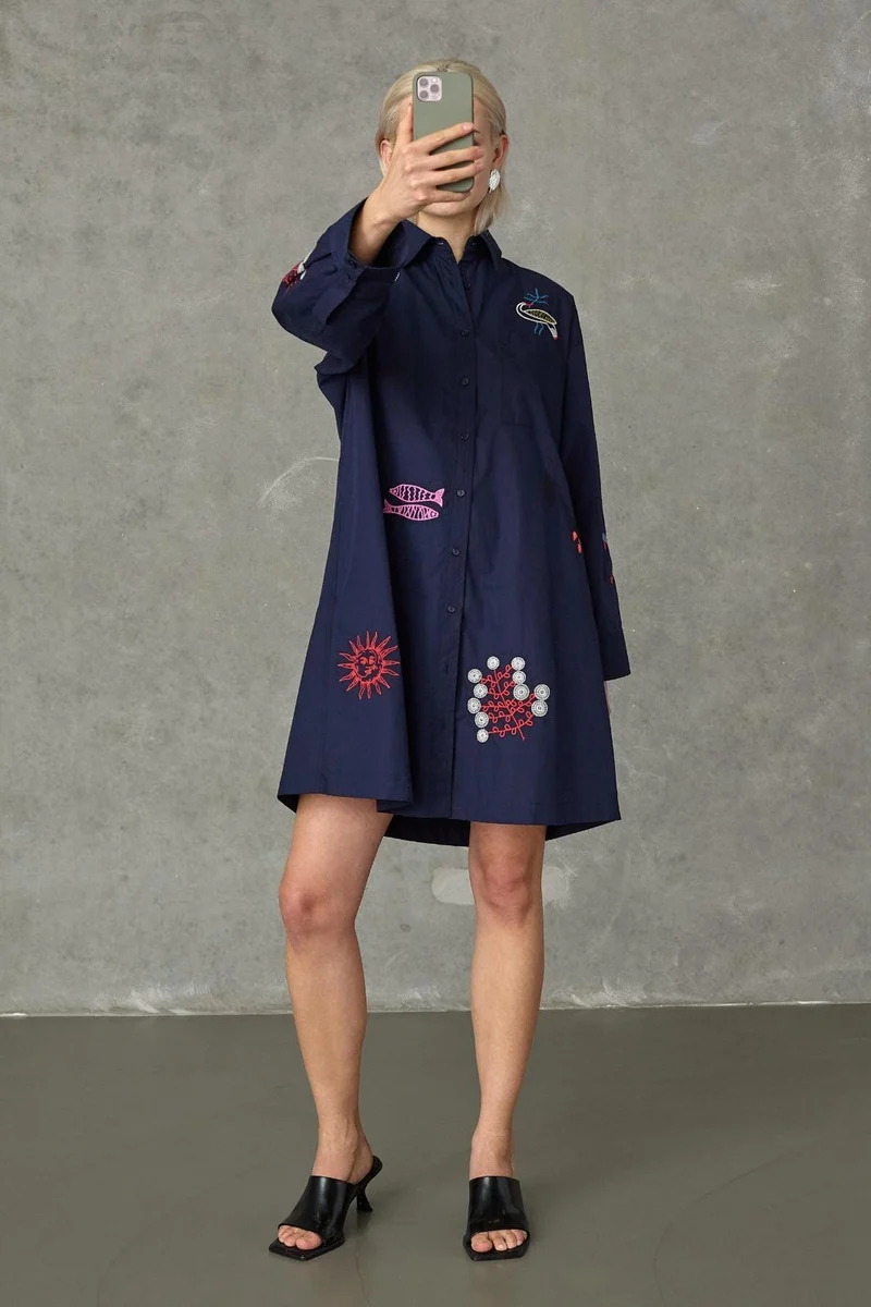 Love & Divine - Love1589 20020 - 441 - Navy Emb.