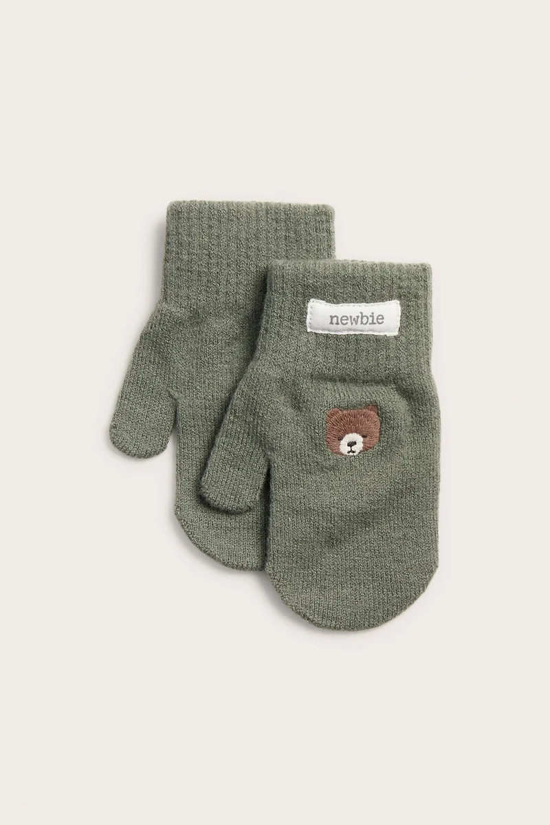 Kids mittens with embroidered bear