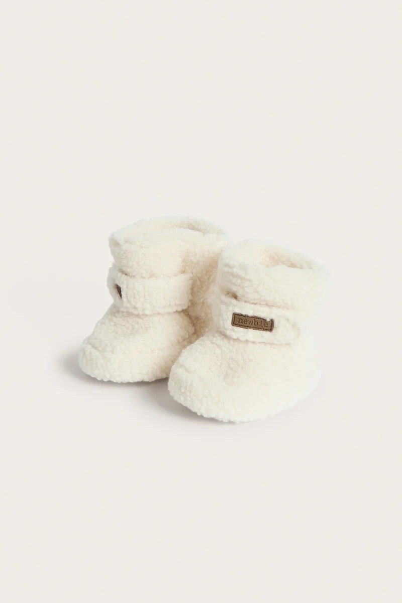 Baby light beige pile booties