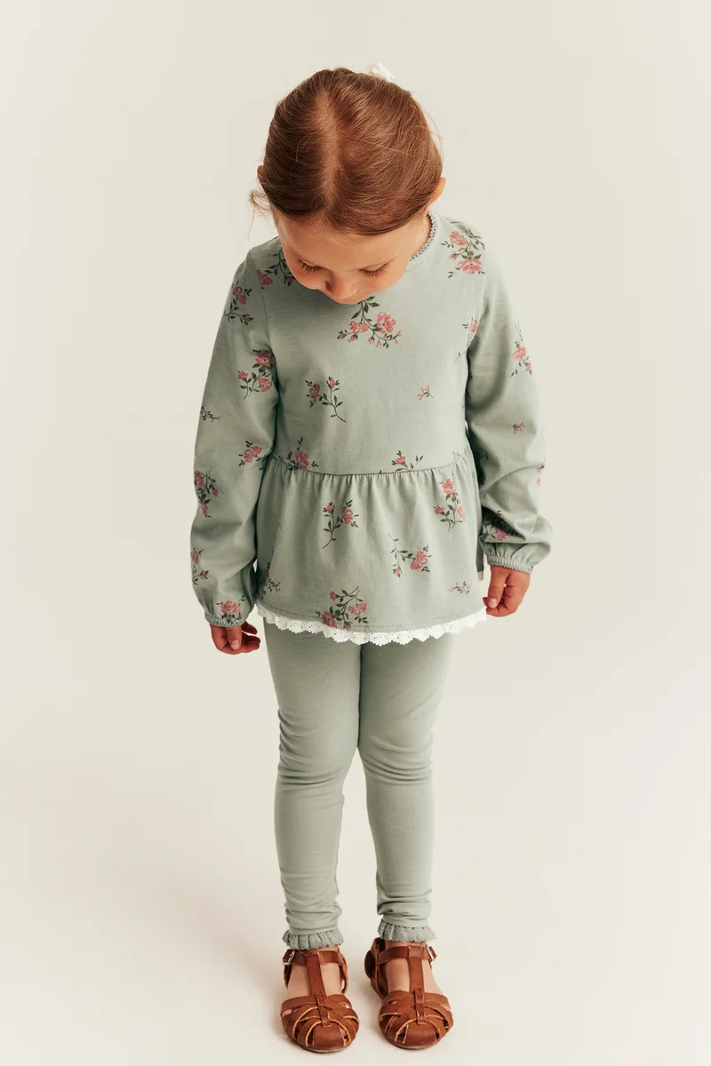 Kids green leggings with lace