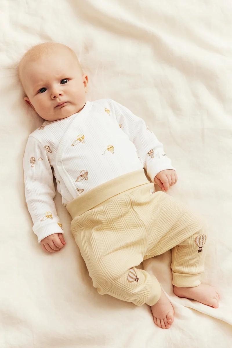 Baby bodysuit with hot air balloon motif